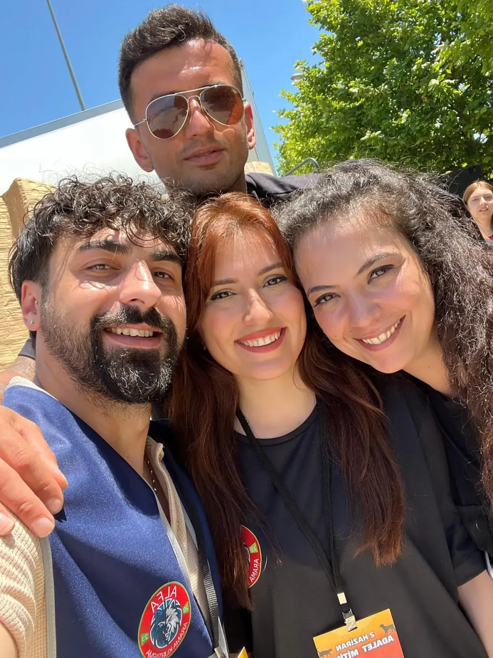 Alfa Derneği sokak hayvanlarını beslerken